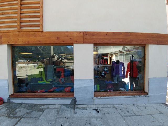 Installazione Pellicole Antiscolorimento Per Vetri